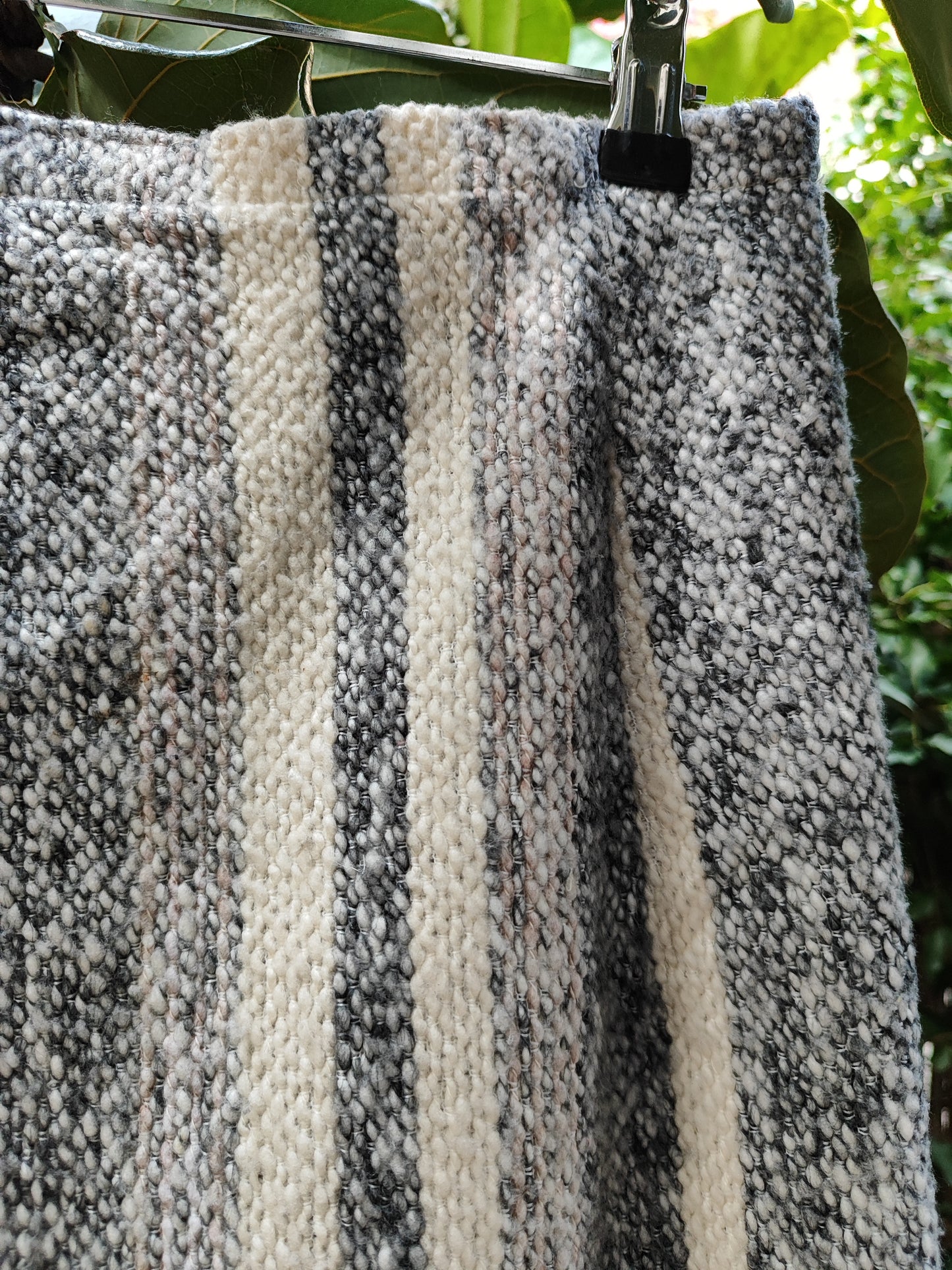 חצאית מעטפת פסים צמר וינטג'ית אפור לבן בפרזים - Image 4