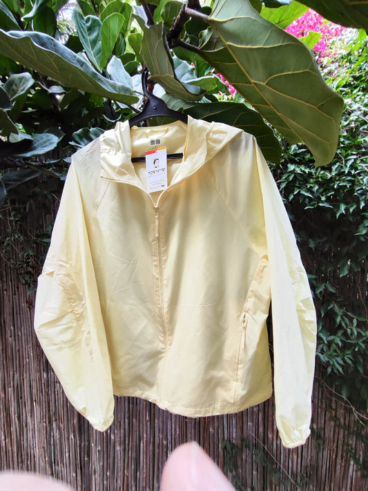  יוניקלו מעיל גשם אפרוחי ומתוק  - Image 5 by Uniqlo