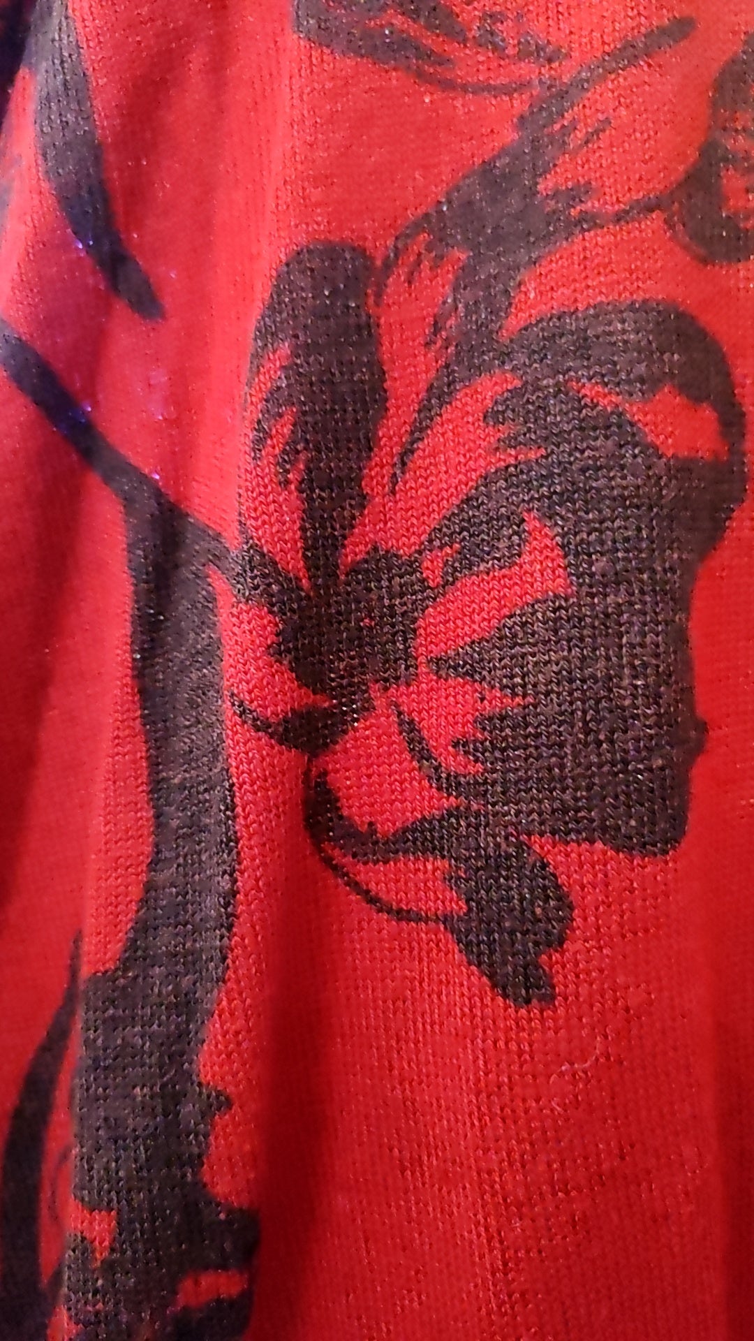  M&S סוודר אדום בפרחים שחורים - Image 5 by M&S