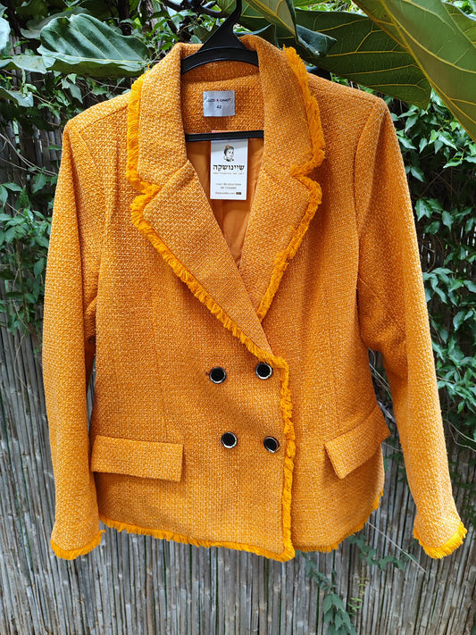 ג'קט כתום בכפתורים כפולים ופרנזים - Image 4 by ONOT