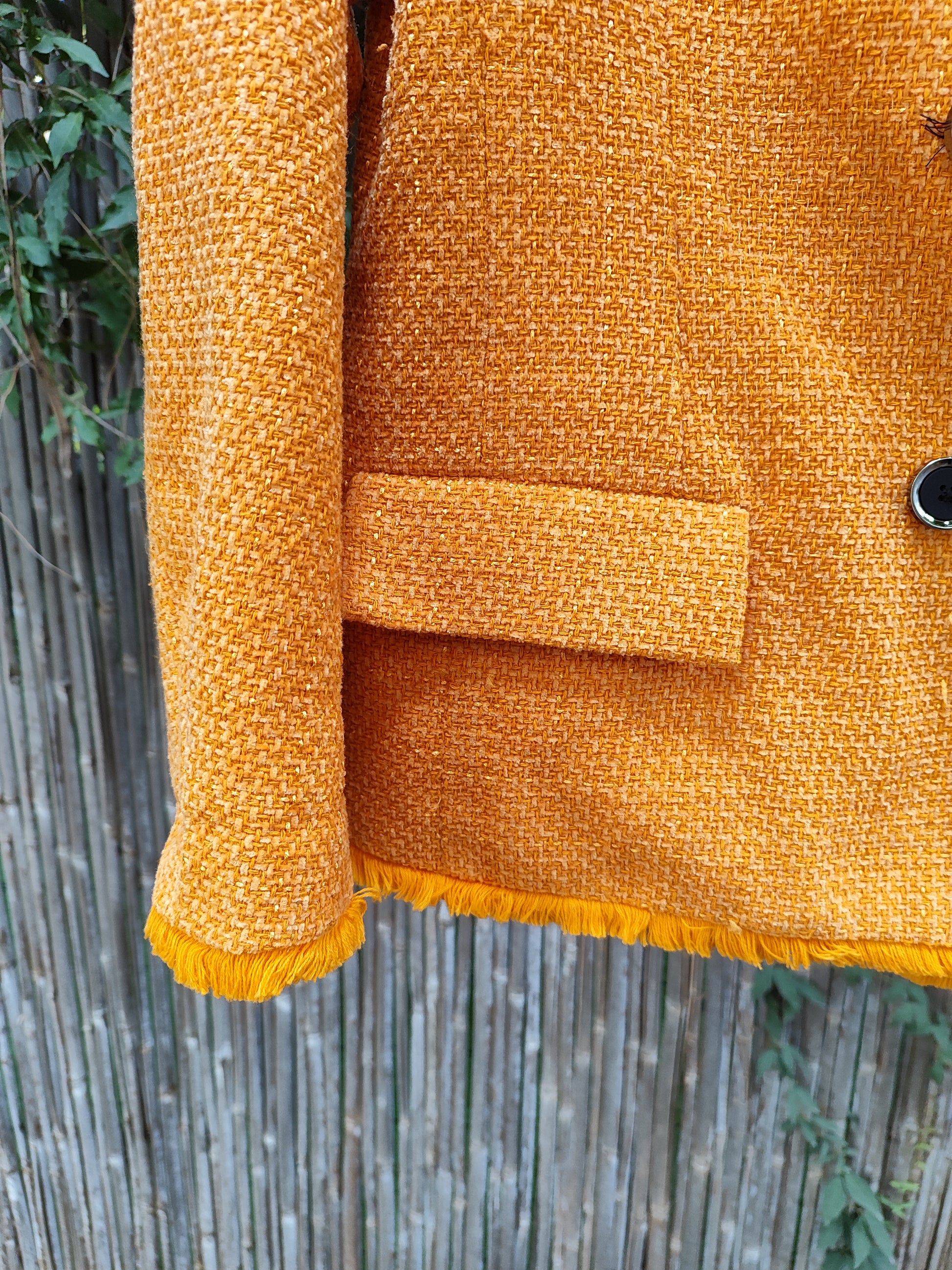 ג'קט כתום בכפתורים כפולים ופרנזים - Image 3 by ONOT