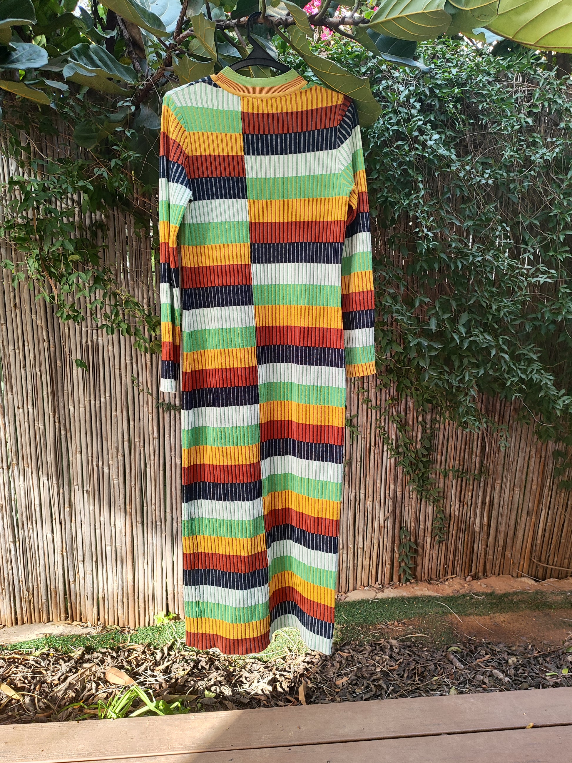 דיזגואל. שמלת פסים חצויים צמודה בצבעי פסטל ושחור - Image 4 by Desigual