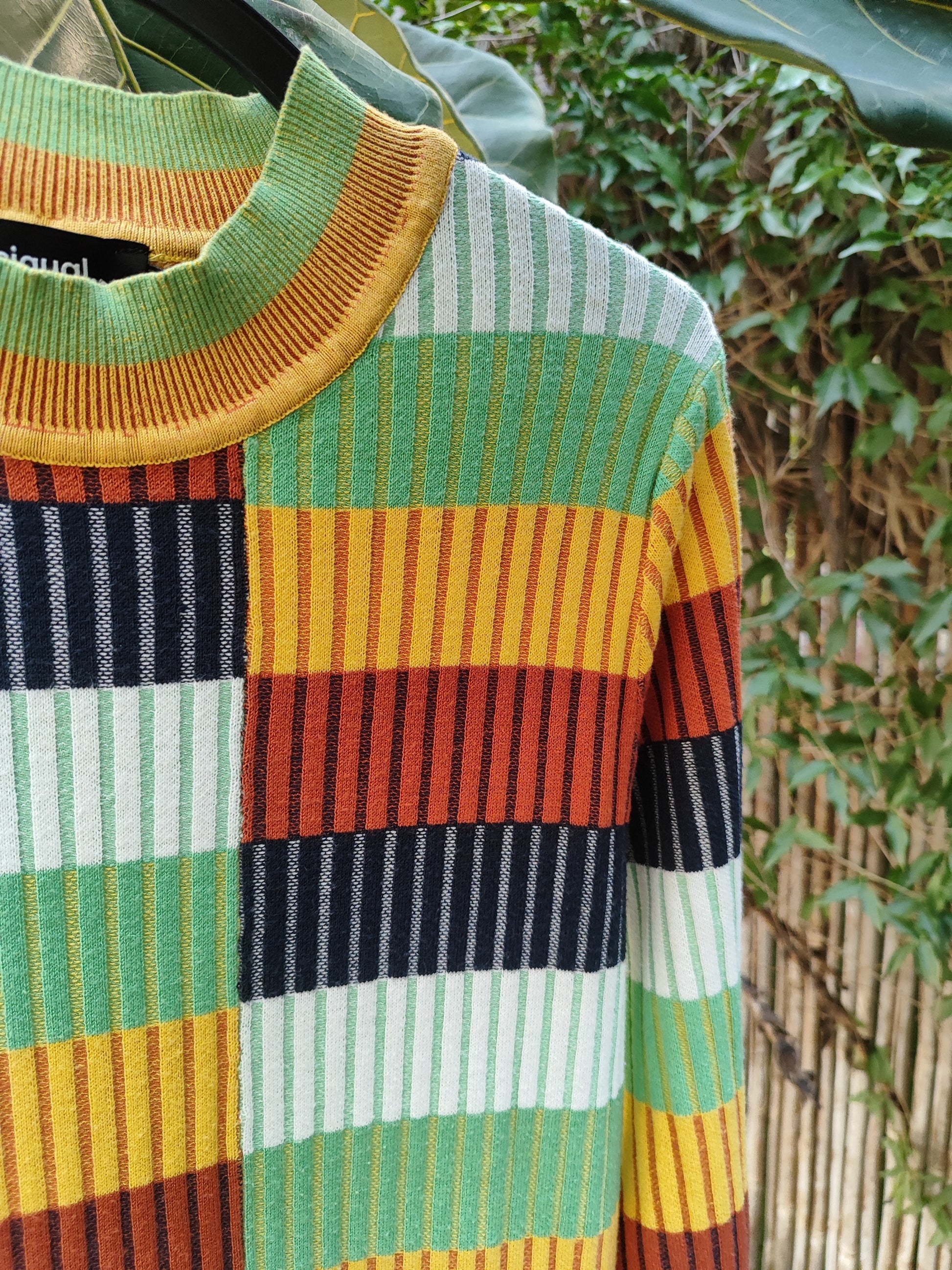 דיזגואל. שמלת פסים חצויים צמודה בצבעי פסטל ושחור - Image 5 by Desigual