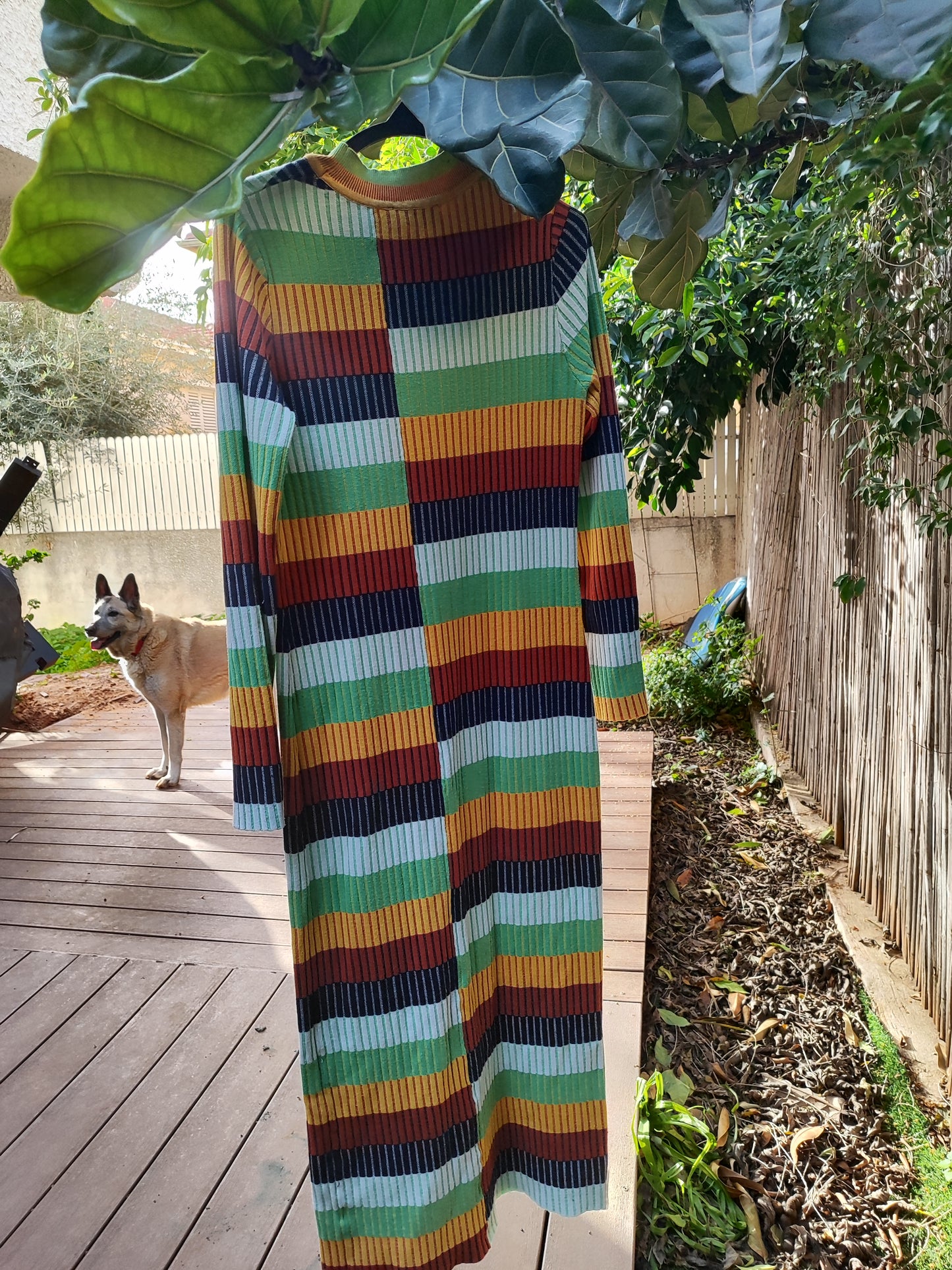 דיזגואל. שמלת פסים חצויים צמודה בצבעי פסטל ושחור - Image 6 by Desigual