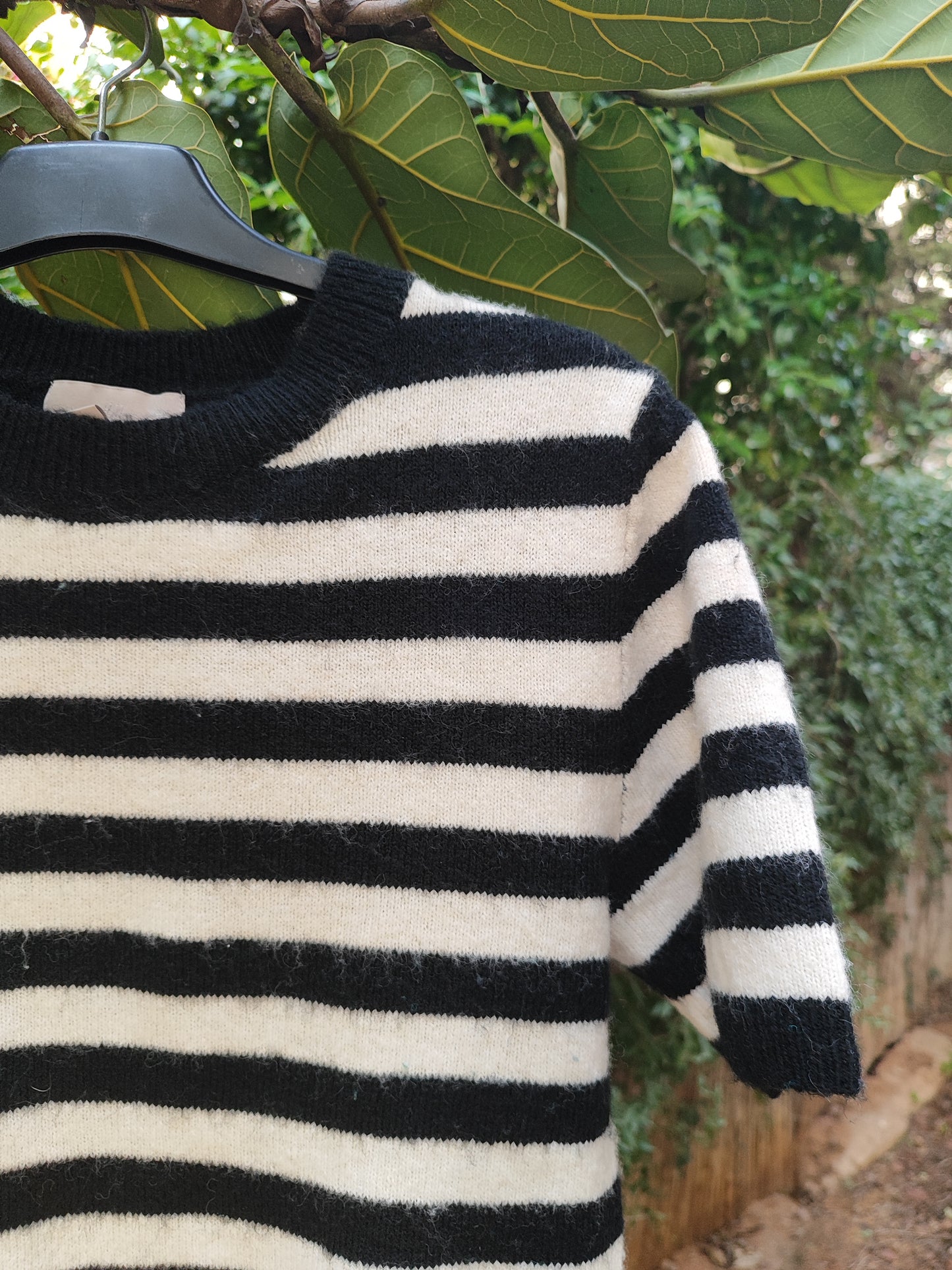 חולצת פסים סריג שחור לבן קצרה   by H&M - Size S