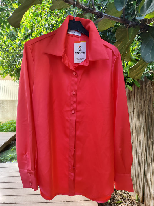 ברנדה. חולצה כתומה מכופתרת בגימור מבריק - Image 4 by Brenda