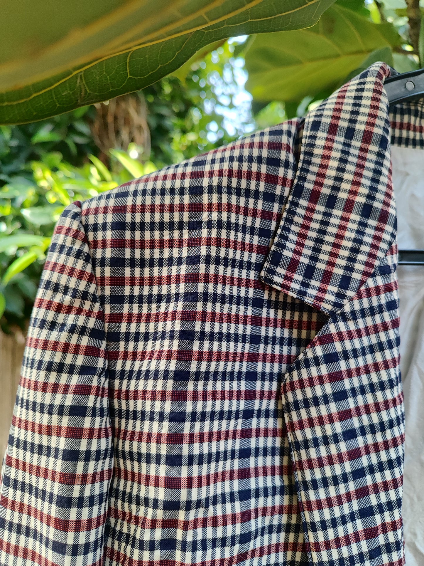 ג'קט וינטג' משובץ  שחור אפור אדום לבן  בסיומת כפתורים  - Size M