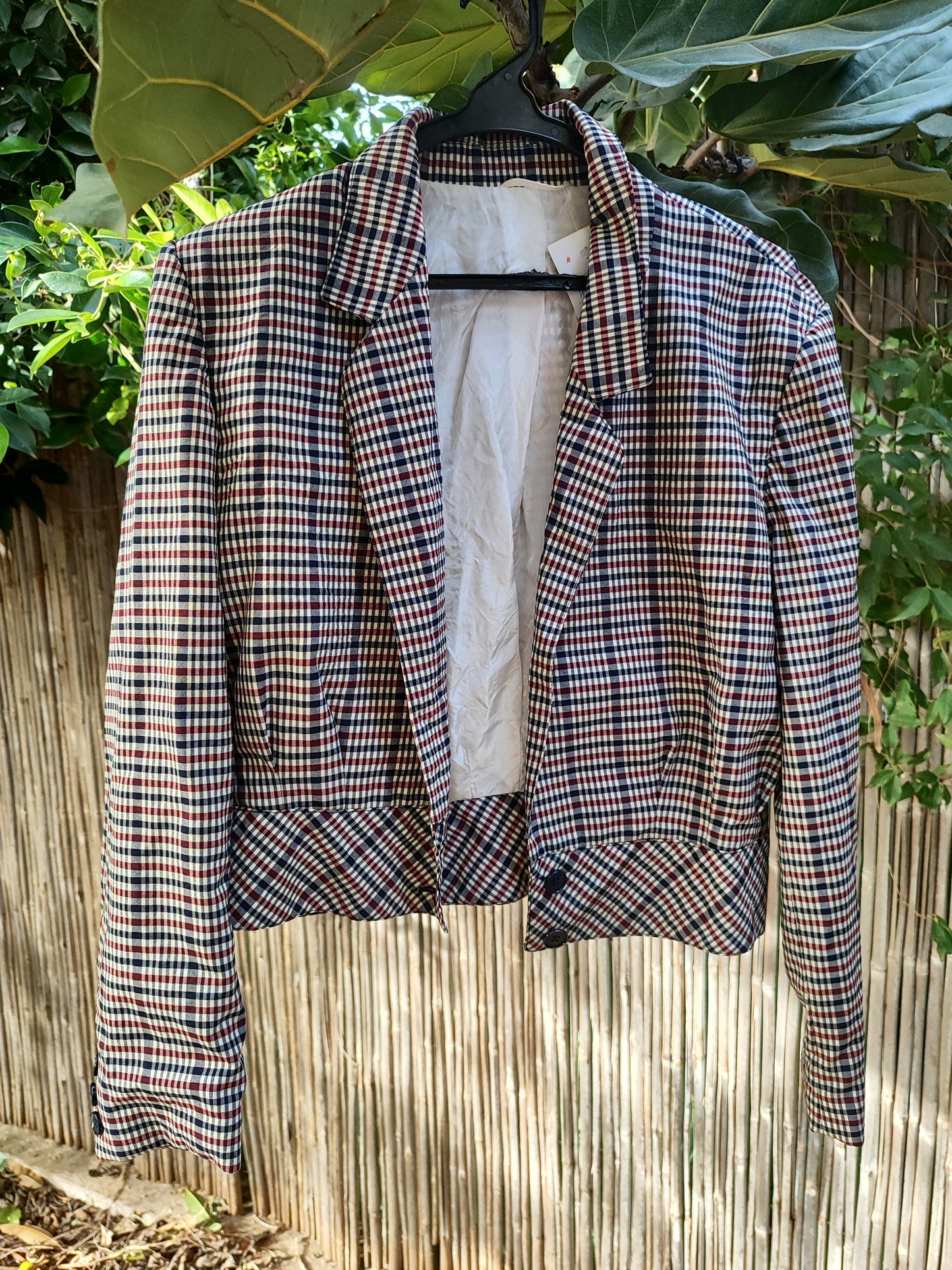 ג'קט וינטג' משובץ  שחור אפור אדום לבן  בסיומת כפתורים  - Image 4