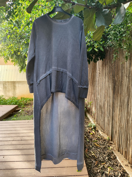 חולצת פינגווין ארוכה מאחור אפורה - Image 6 by MIA INSPIRATION