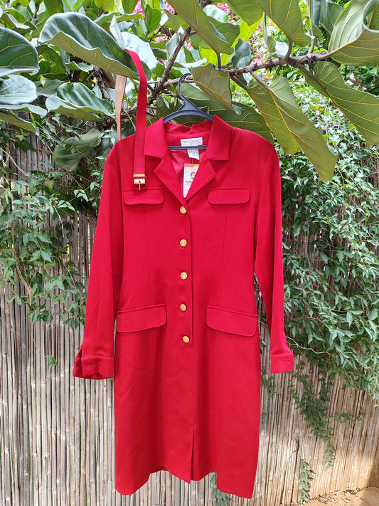 שמלת מעיל וינטג' אדומה בכפתורי זהב וחגורה מותאמת - Image 7 by Weinberg