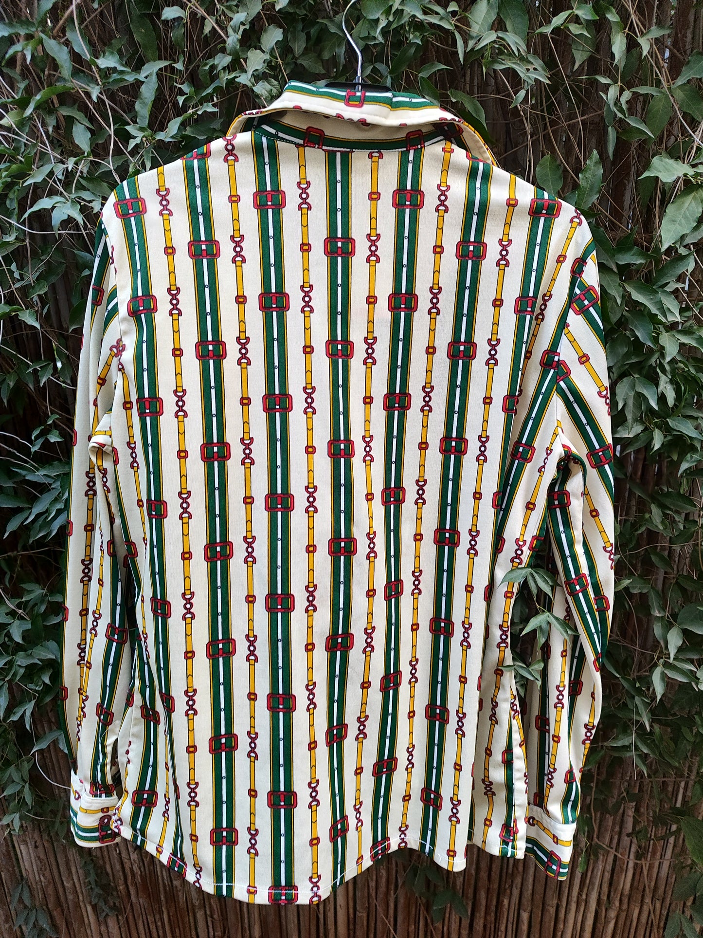 חולצת וינטג' בשורות של חגורות צבעוניות  - Size S