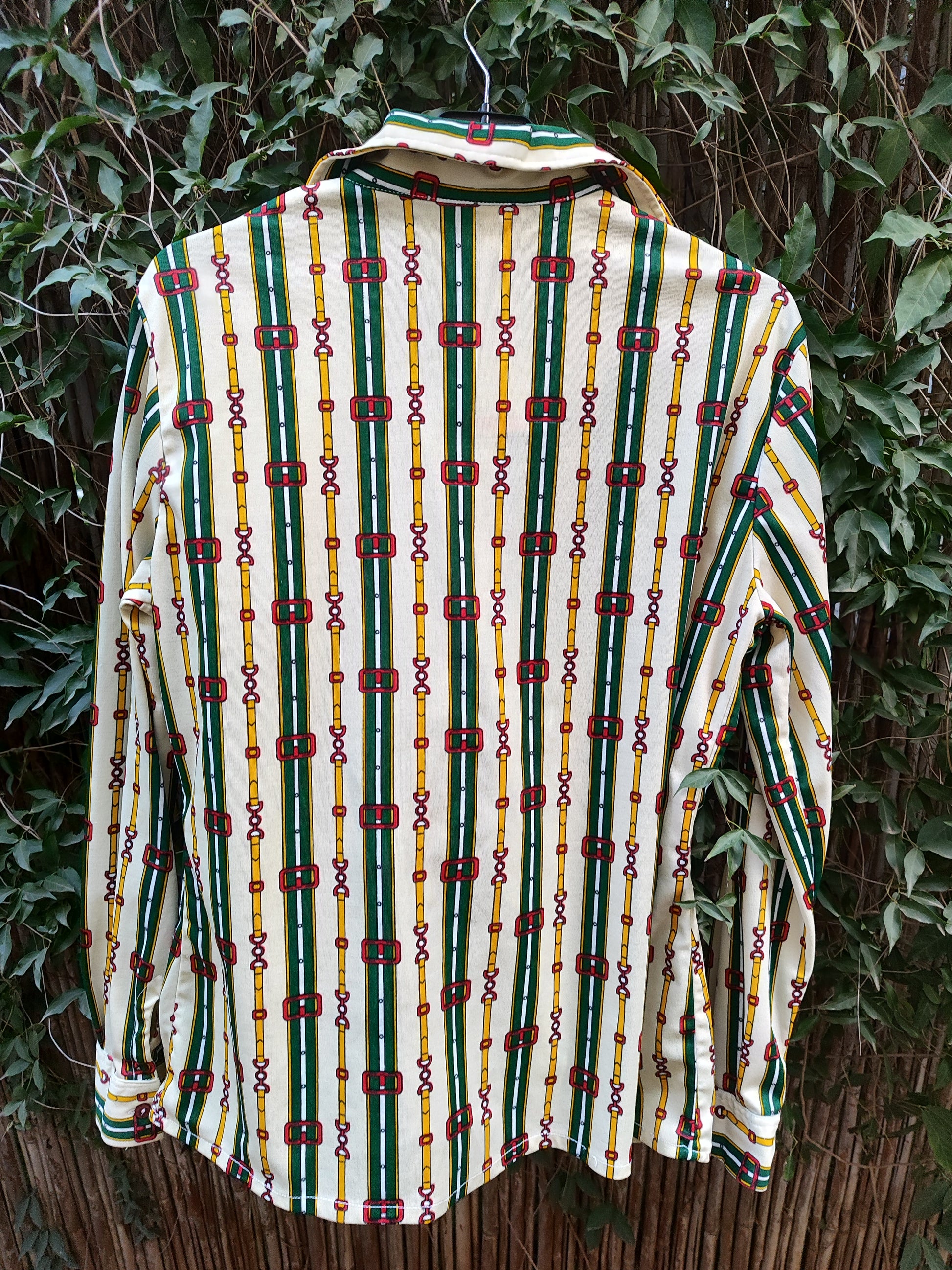 חולצת וינטג' בשורות של חגורות צבעוניות  - Size S