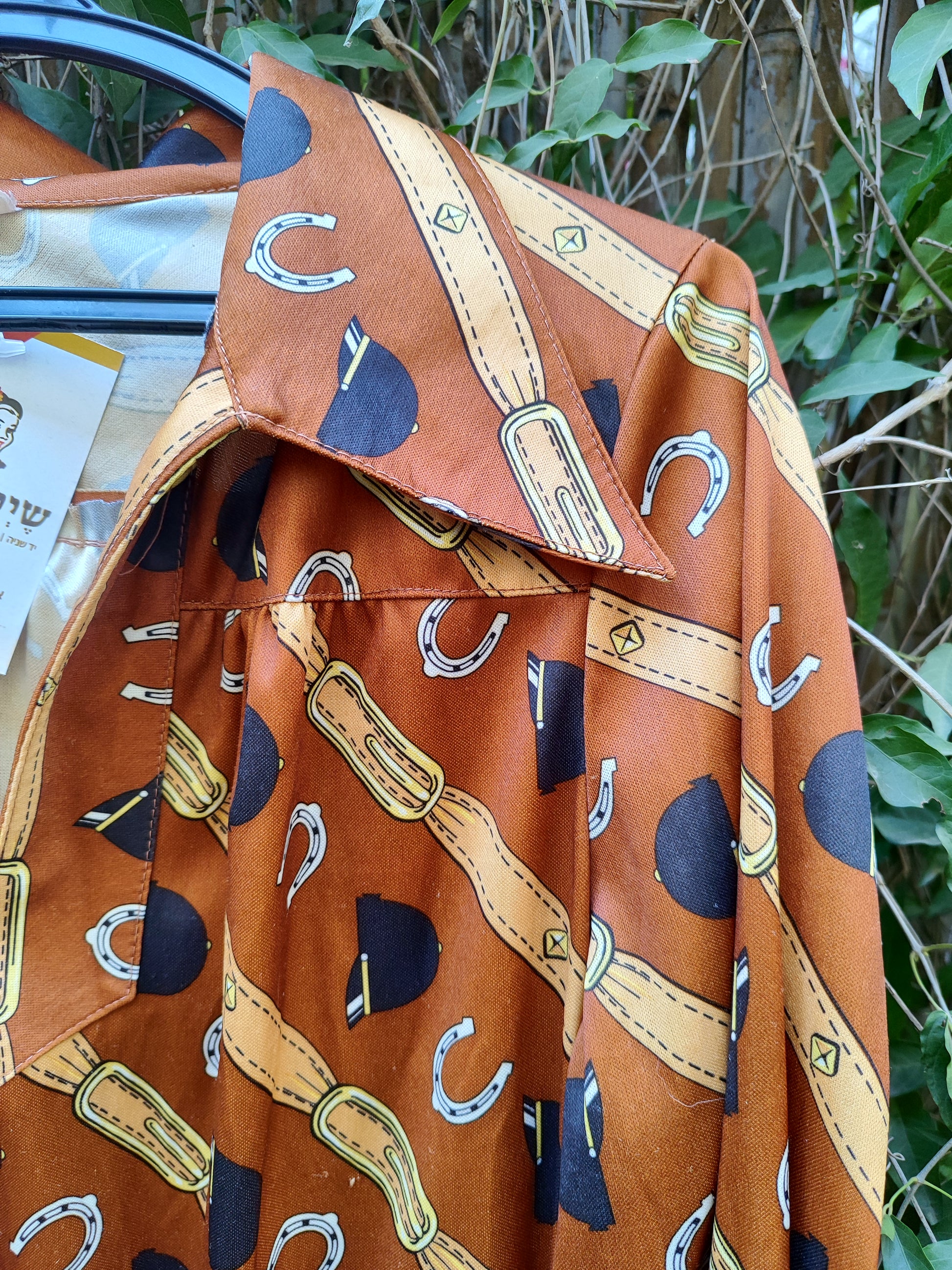 חולצה וינטג' חומה דוגמת פרסות מידה m - Image 3