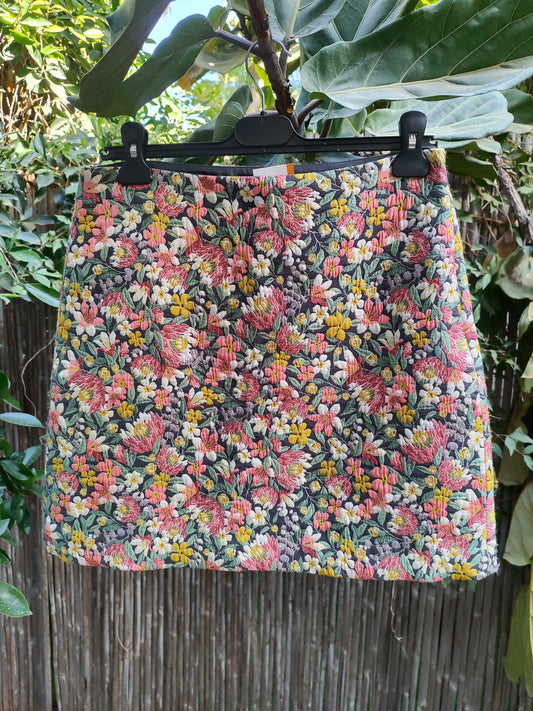 חצאית מיני פרחונית בגווני פסטל מידה 38 - Image 3 by Loft