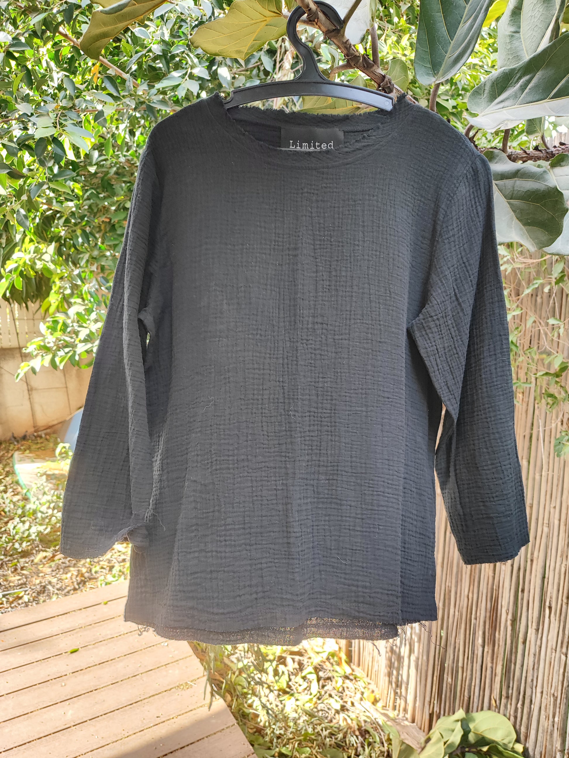 חולצת כותנה שחורה - Image 2 by Emiliet