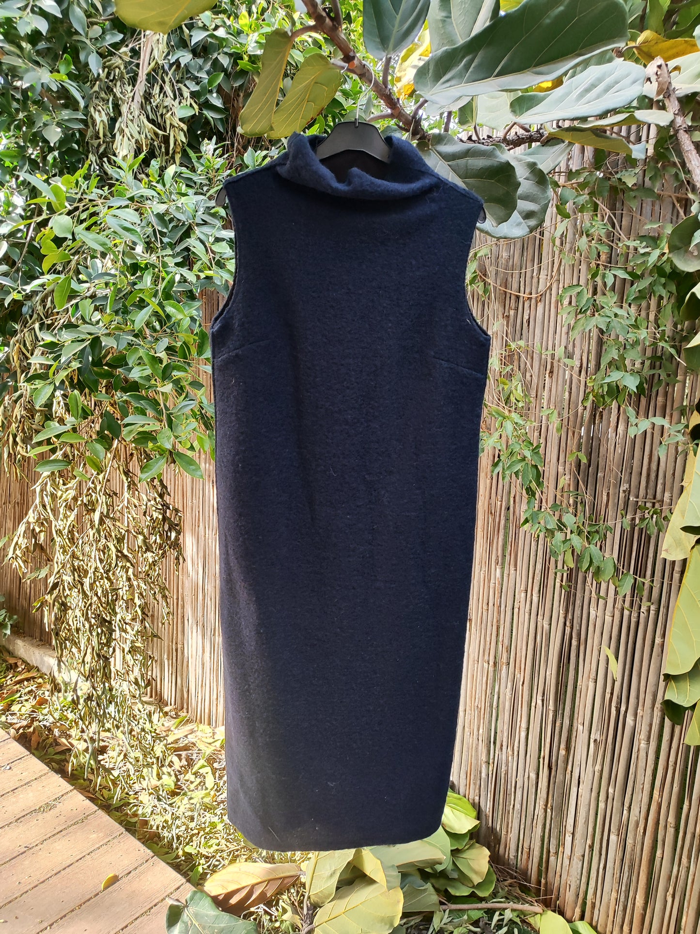 שמלה. גולף. כחולה קלאסית מצמר ללא שרוולים - Image 4