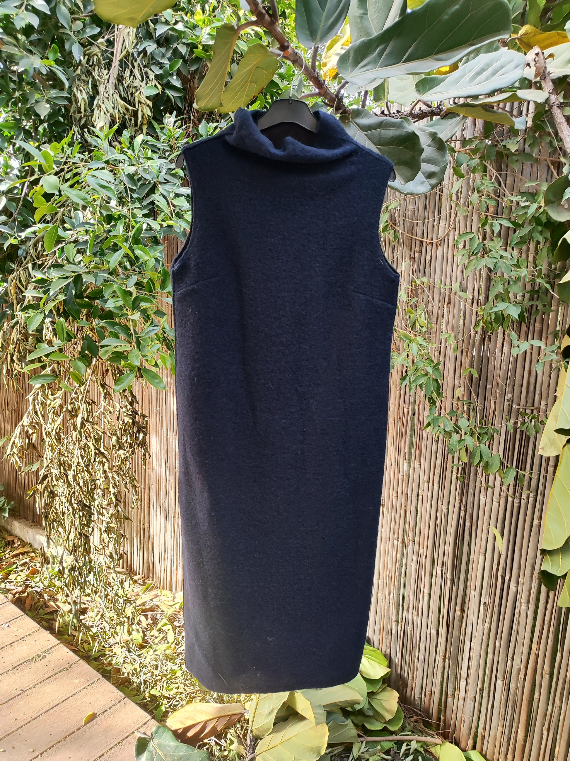 שמלה. גולף. כחולה קלאסית מצמר ללא שרוולים - Image 4