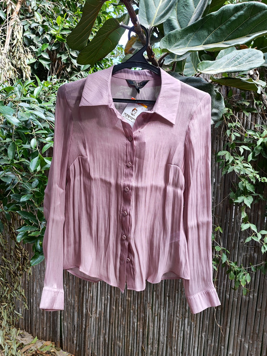 חולצת כפתורים סגול לילך במראה מבריק ושקוף - Image 3