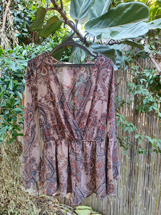 אוברול ארוך שרוולים קצר רגליים אפור בסמני פוזלי  - Image 3 by Audrey