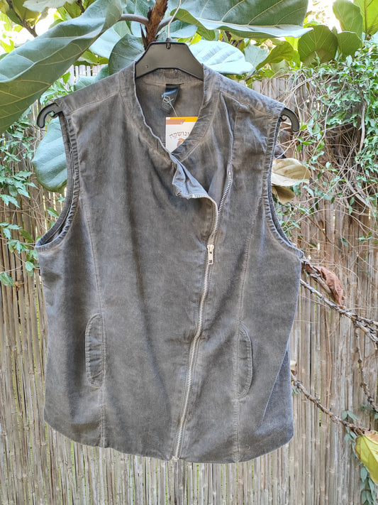 וסט אפור מעושן ללא שרוולים עם רוכסן צידי - Image 4