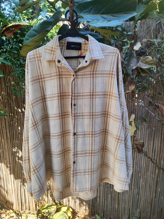 חולצת פליז כפתורים משובצת קרם חום שיקית - Image 5 by ADICT