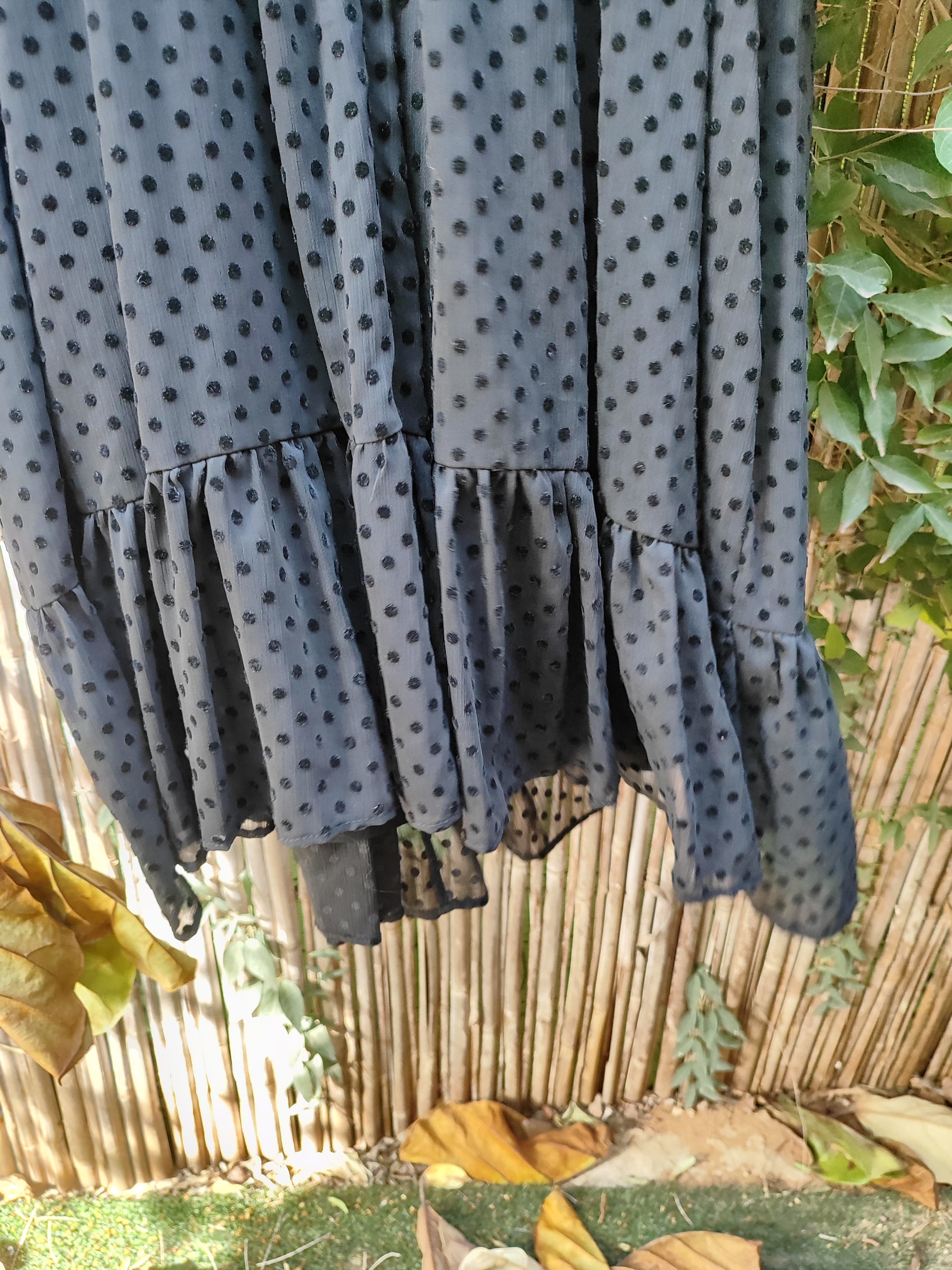 שמלה שחורה לא אטומה. בנקודות קטיפה מפוזרות  - Image 4 by ZARA BASIC