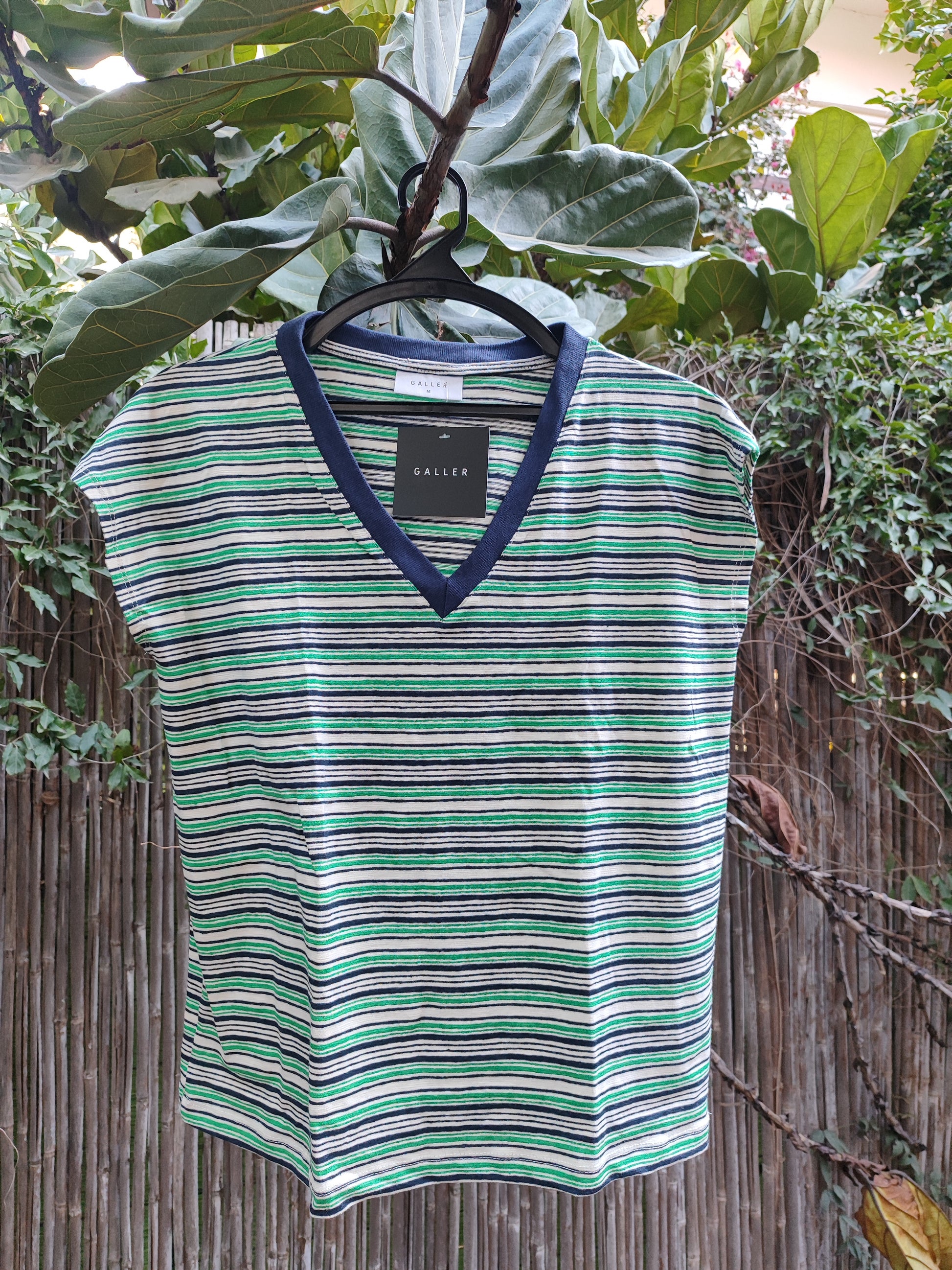 חולצת פסים ירוקה. חדשה. Galler by Galler - Size S-M