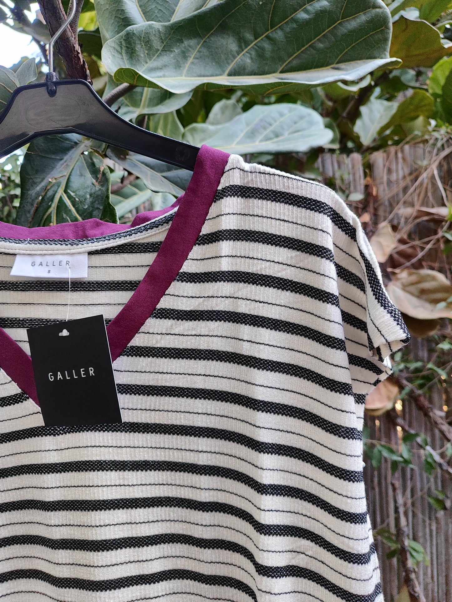 חולצת פסים שחור לבן. חדשה. Galler - Image 2 by Galler