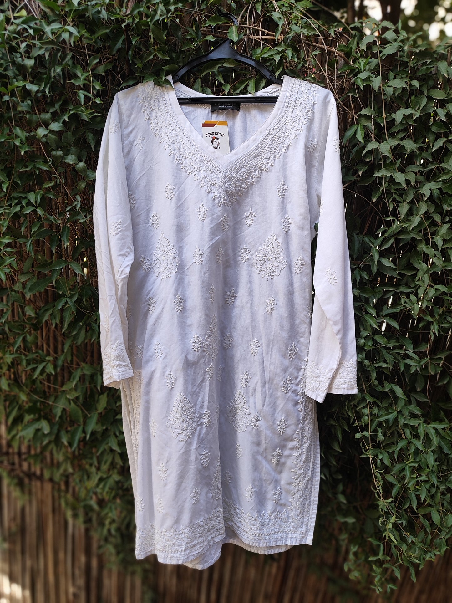 שמלת גלבייה לבנה רקומה בפרחים לבנים - Size M-L
