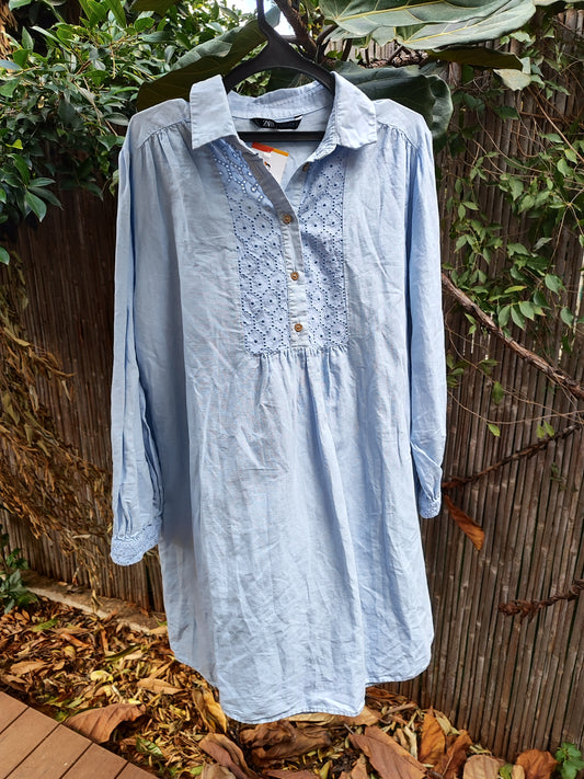 חולצה/שמלה תכלת ארוכה חצי כפתור רקומה בחזית - Image 3 by ZARA