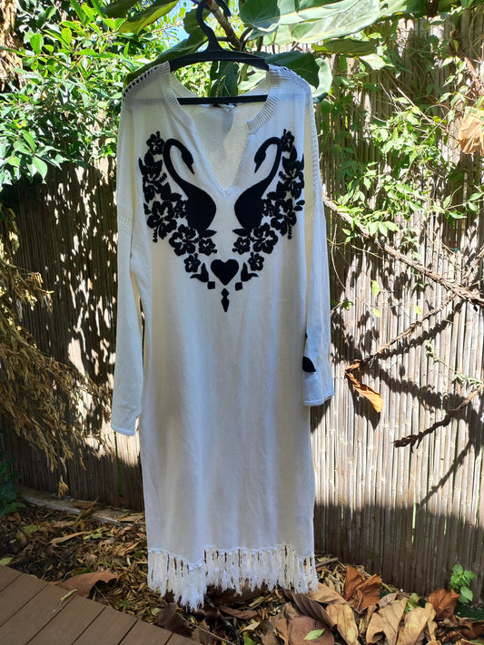 שמלת גלבייה בסריג לבן ברבורים שחוריםSack's - Image 5 by Sack's