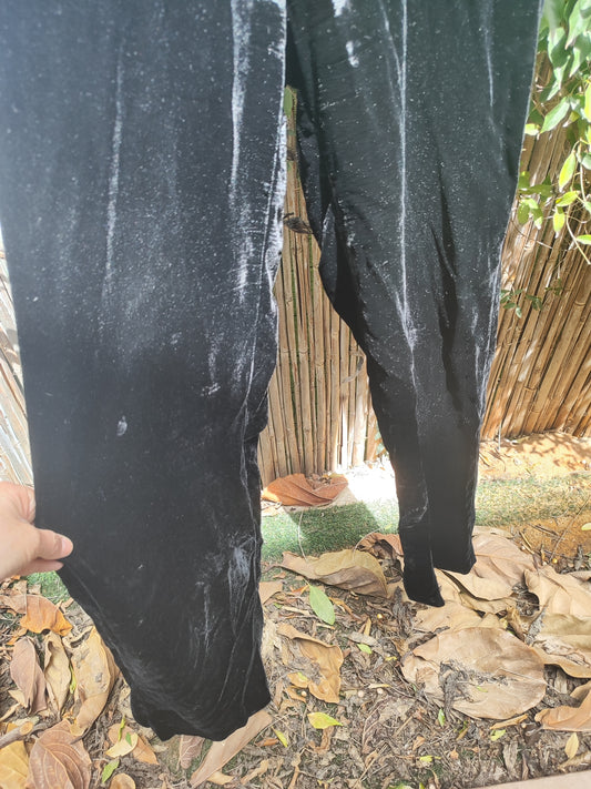 אוברול קטיפה שחור בעטיפת פנינים בצווארSANDRO by SANDRO - Size M היקף מותן 76 סמ