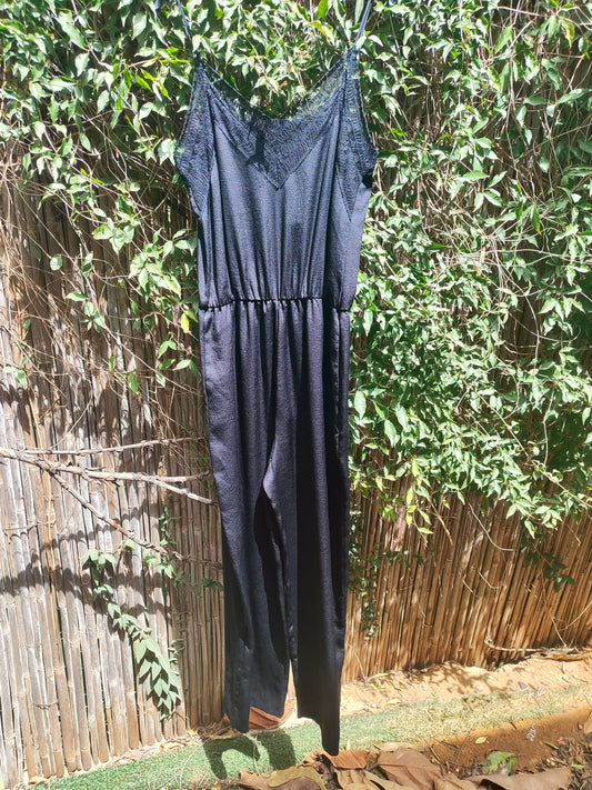 אוברול שחור ספגטי דקיק קליל ונעים בתחרה בחזה - Image 5 by Maje