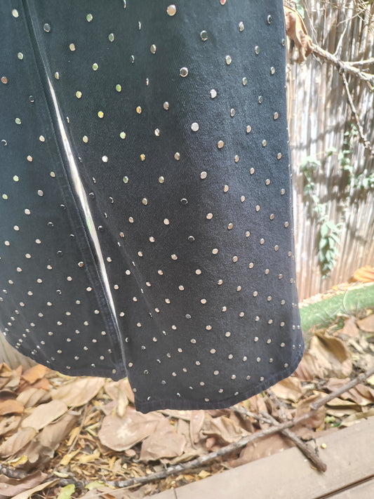 מכנסיים שחורים רחבים בניטים כסופים מפוזרים  by MNG - Size S-M היקף מותן 72 סמ