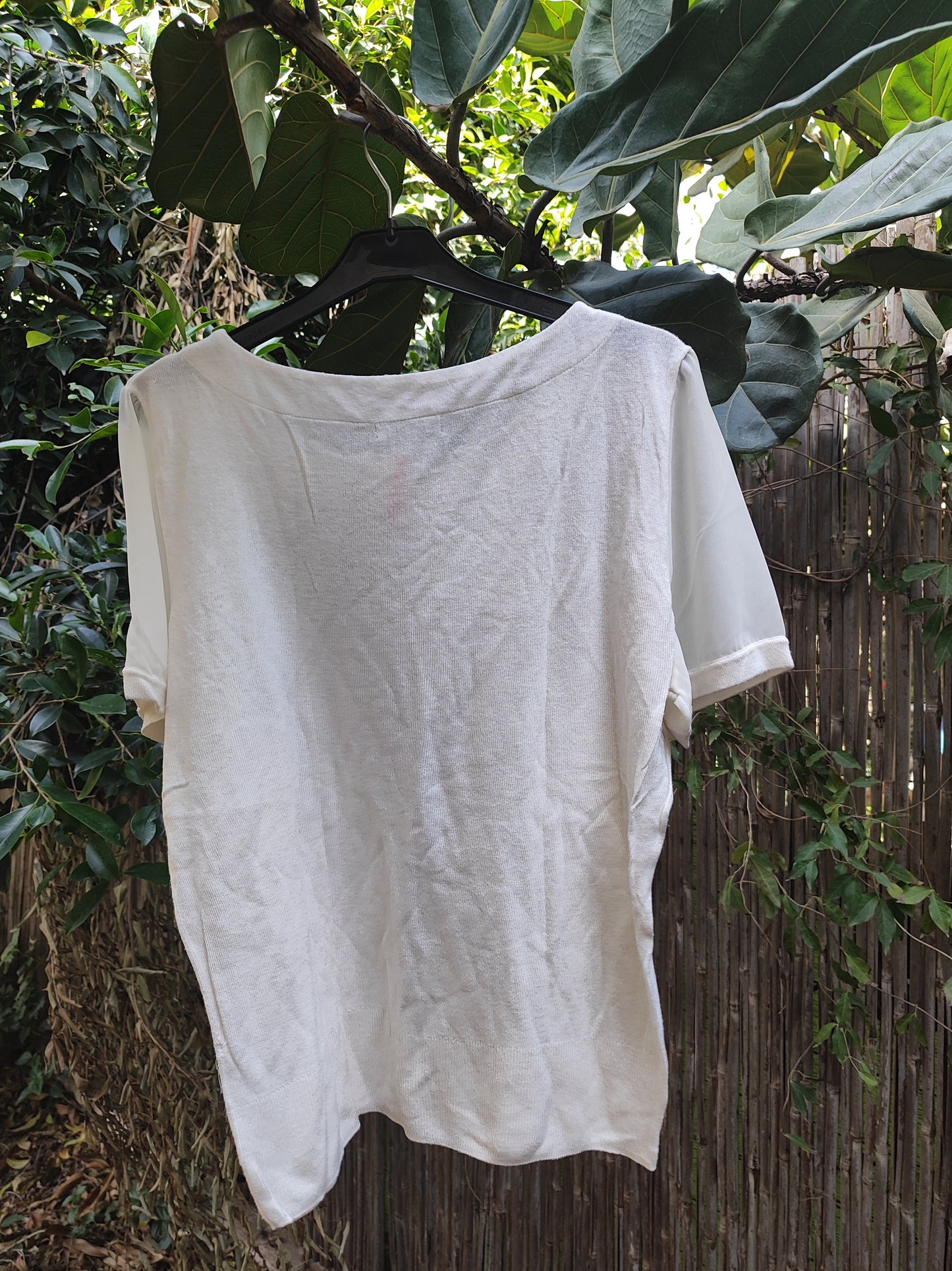 חולצת סריג לבנה קצרה באםליקציית פרחים בחזה - Image 4 by H&M