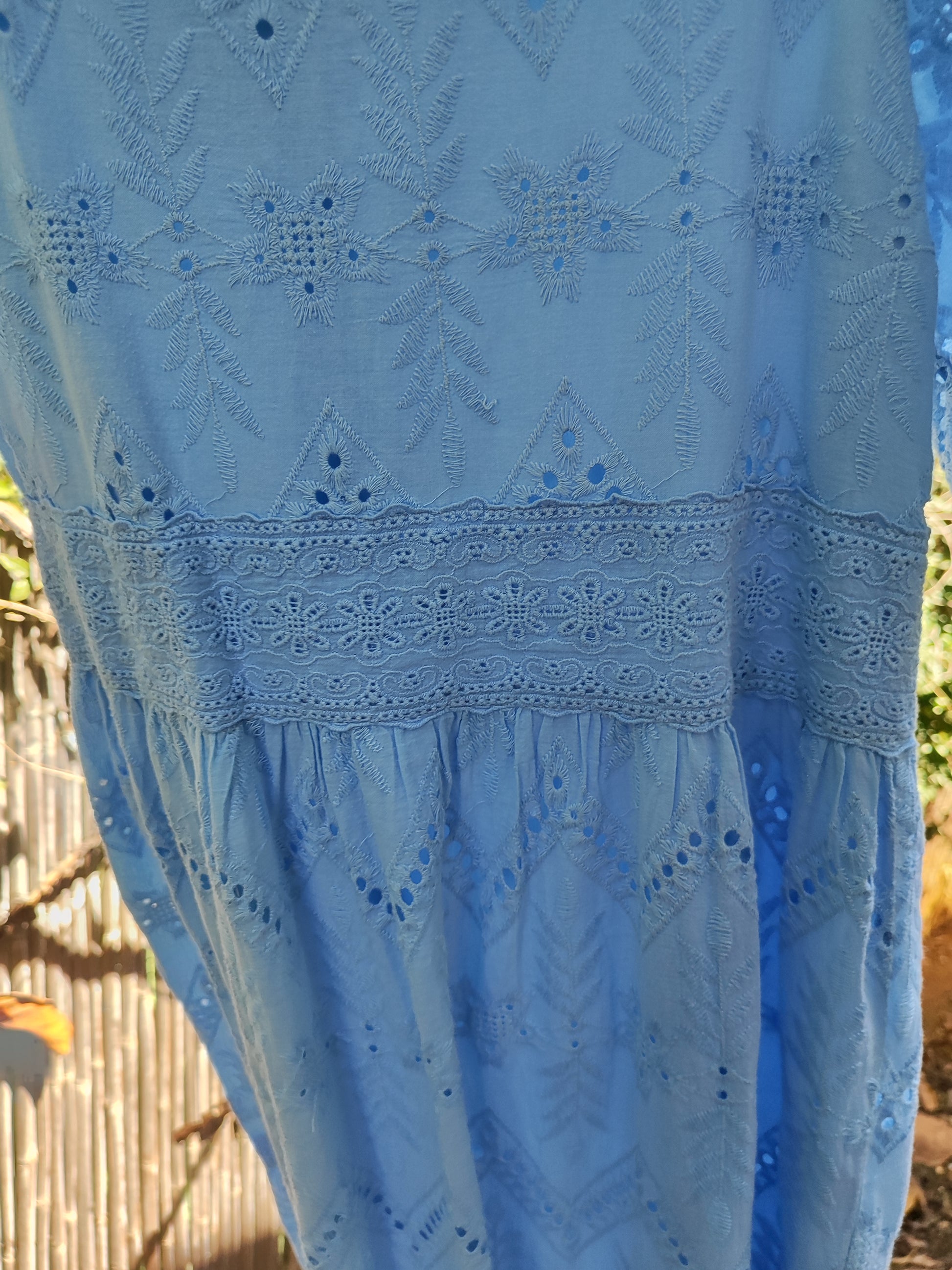 שמלה תכלת רקומה חיננית חגורה מותן מודגשתSeoul - Image 2 by Seoul