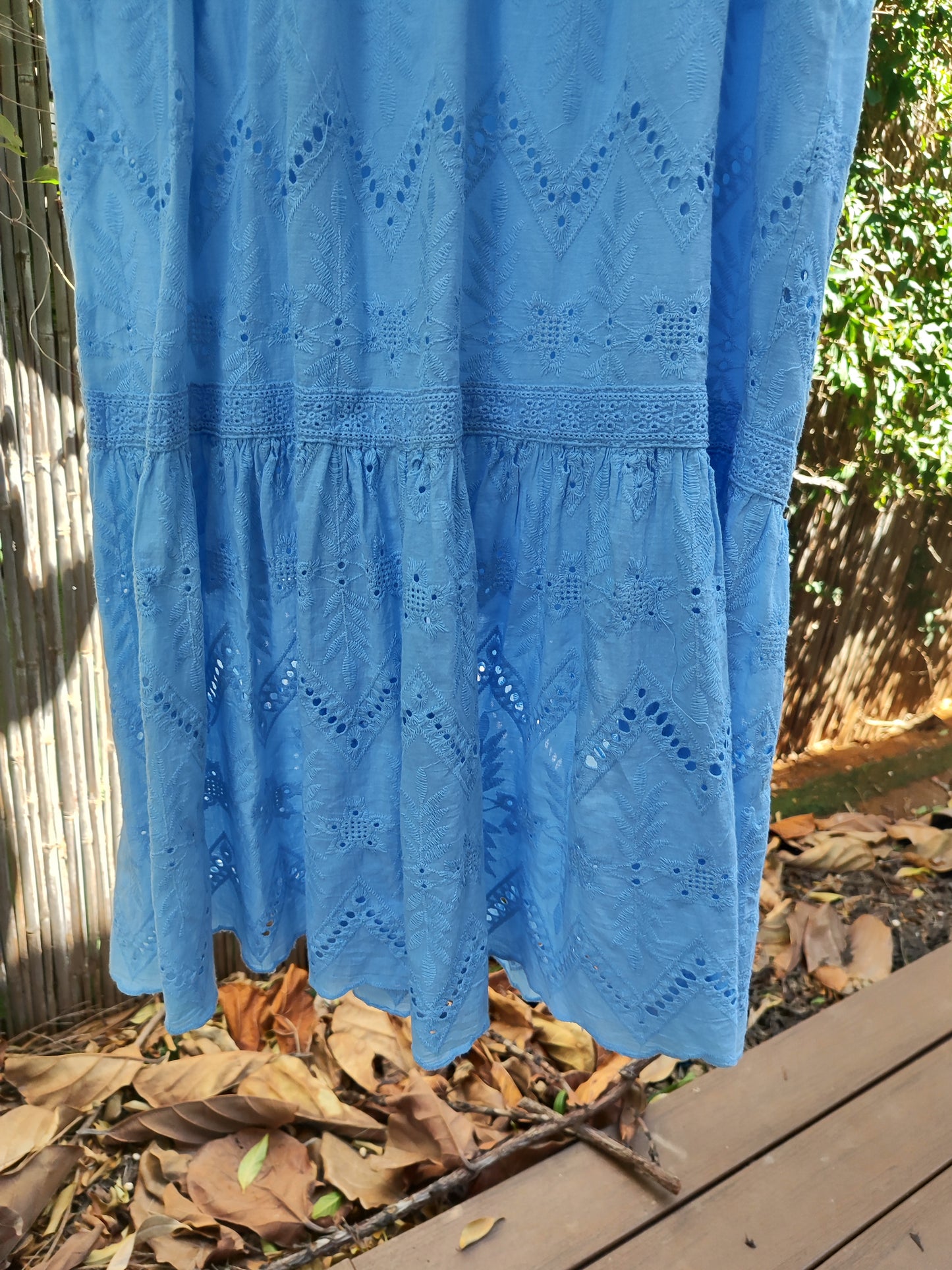 שמלה תכלת רקומה חיננית חגורה מותן מודגשתSeoul - Image 3 by Seoul