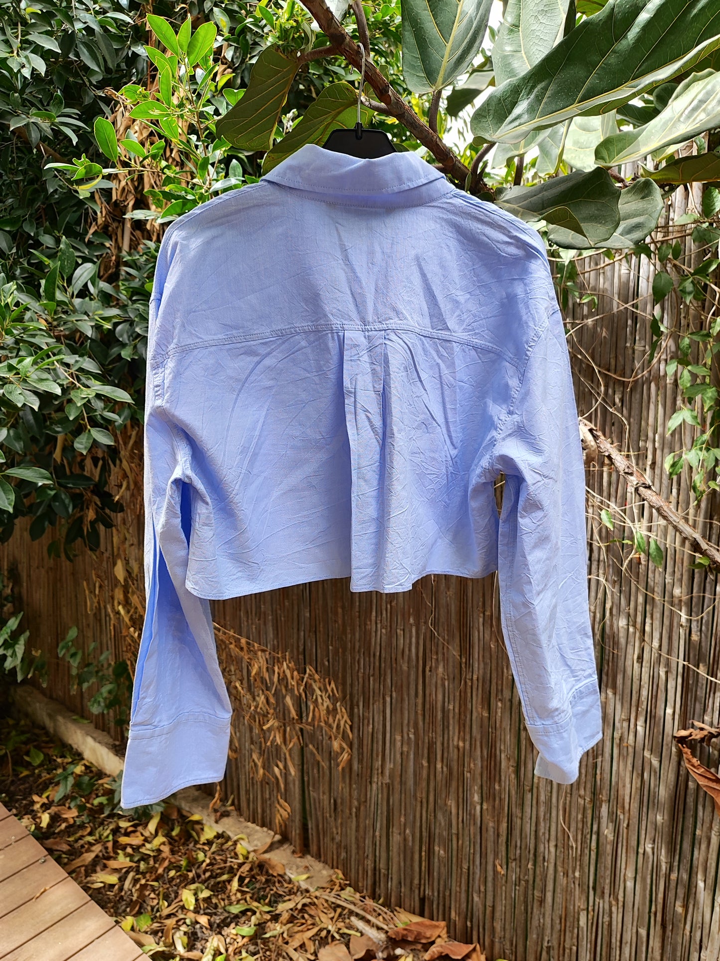 חולצה קרופ רחבה בתכלת עם כיס פורץ ZARA by ZARA - Size S-M