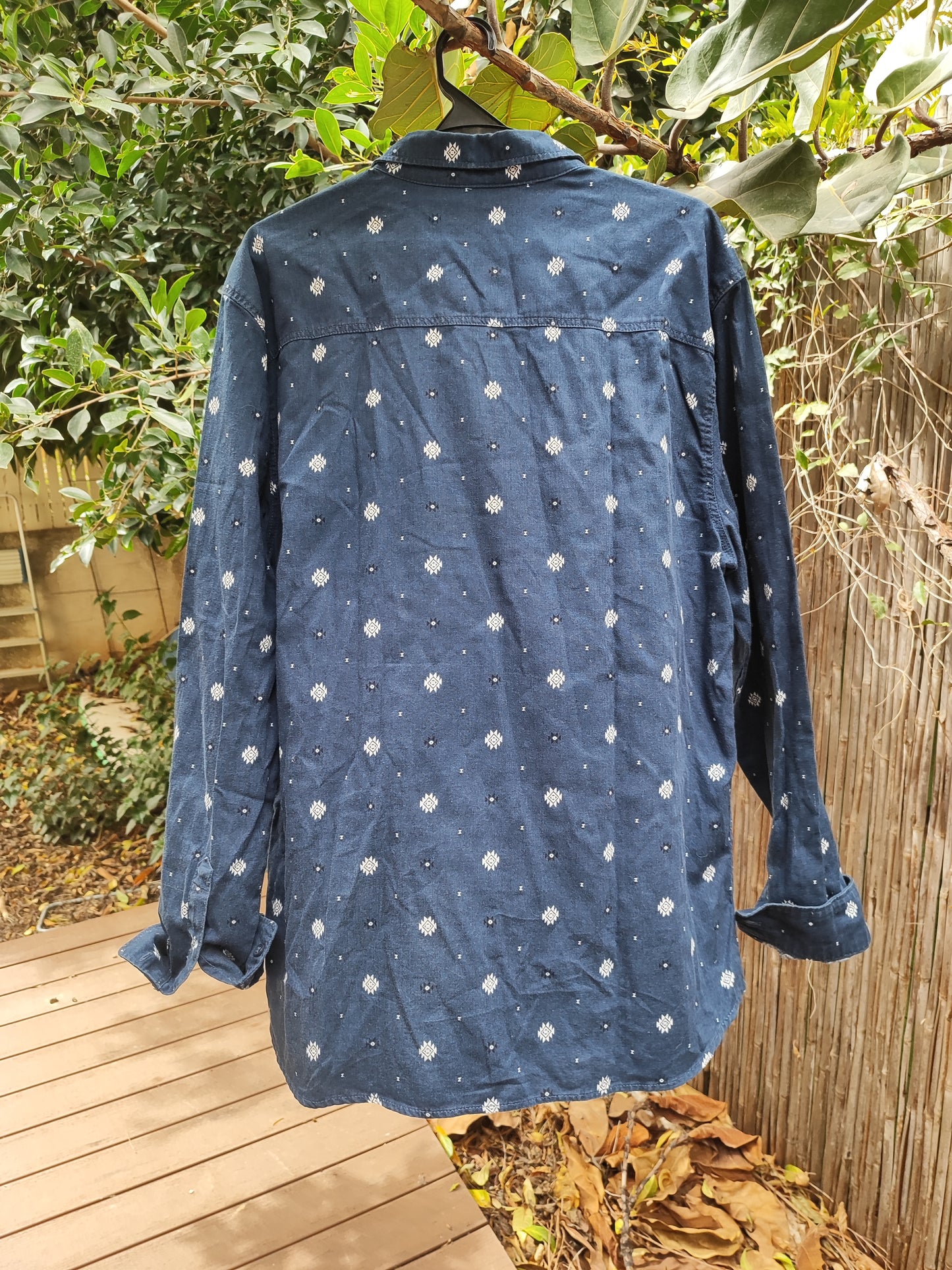 חולצה מכופתרת כחולה בהדפס בוהמי מפוזר by H&M - Size L - xl