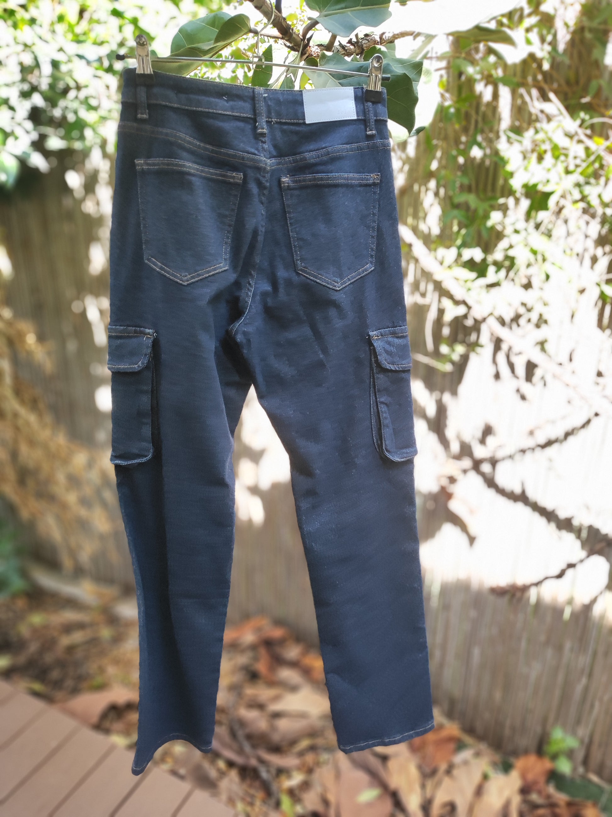 ג'ינס כחול כהה במראה דגמחי כיסים צידיים - Size S-xs - היקף מותן 70 ס"מ 