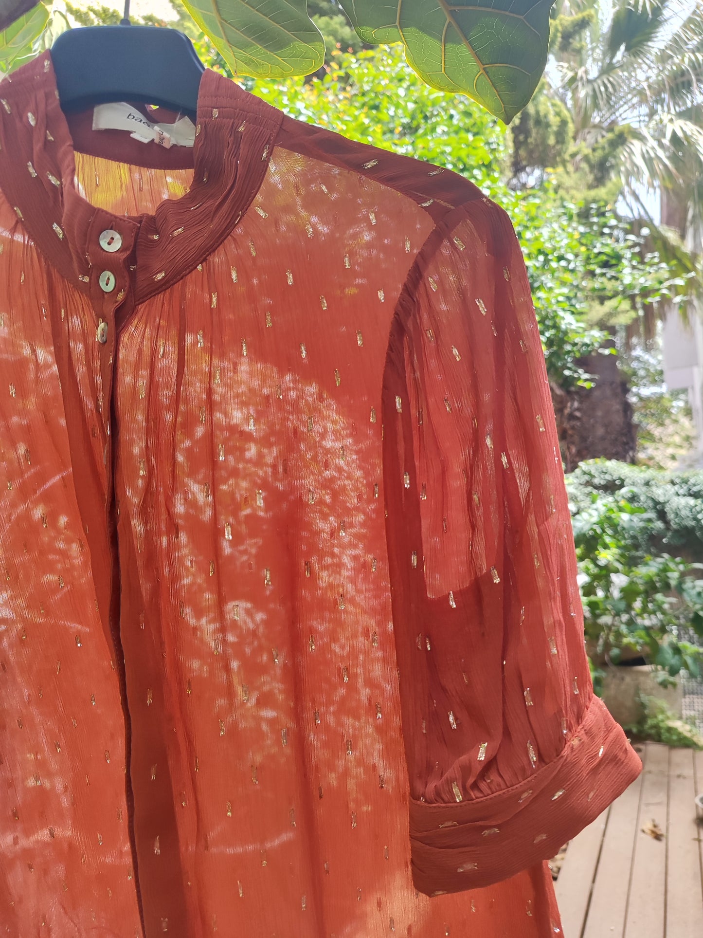 חולצת שקופה בצבע אדמה טיפות זהב מפוזרות by ba&sh - Size XS