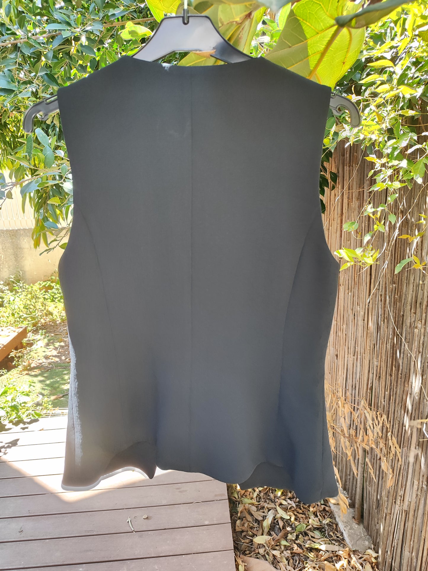 וסט קלאסי שחור מחוייט אלגנטי - Image 3 by Wilfred