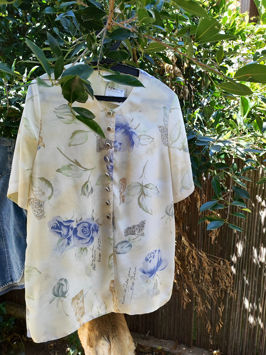  Hamells. חולצה קרם פרחונית פסטלית  וינטג  by Hamells - Size L