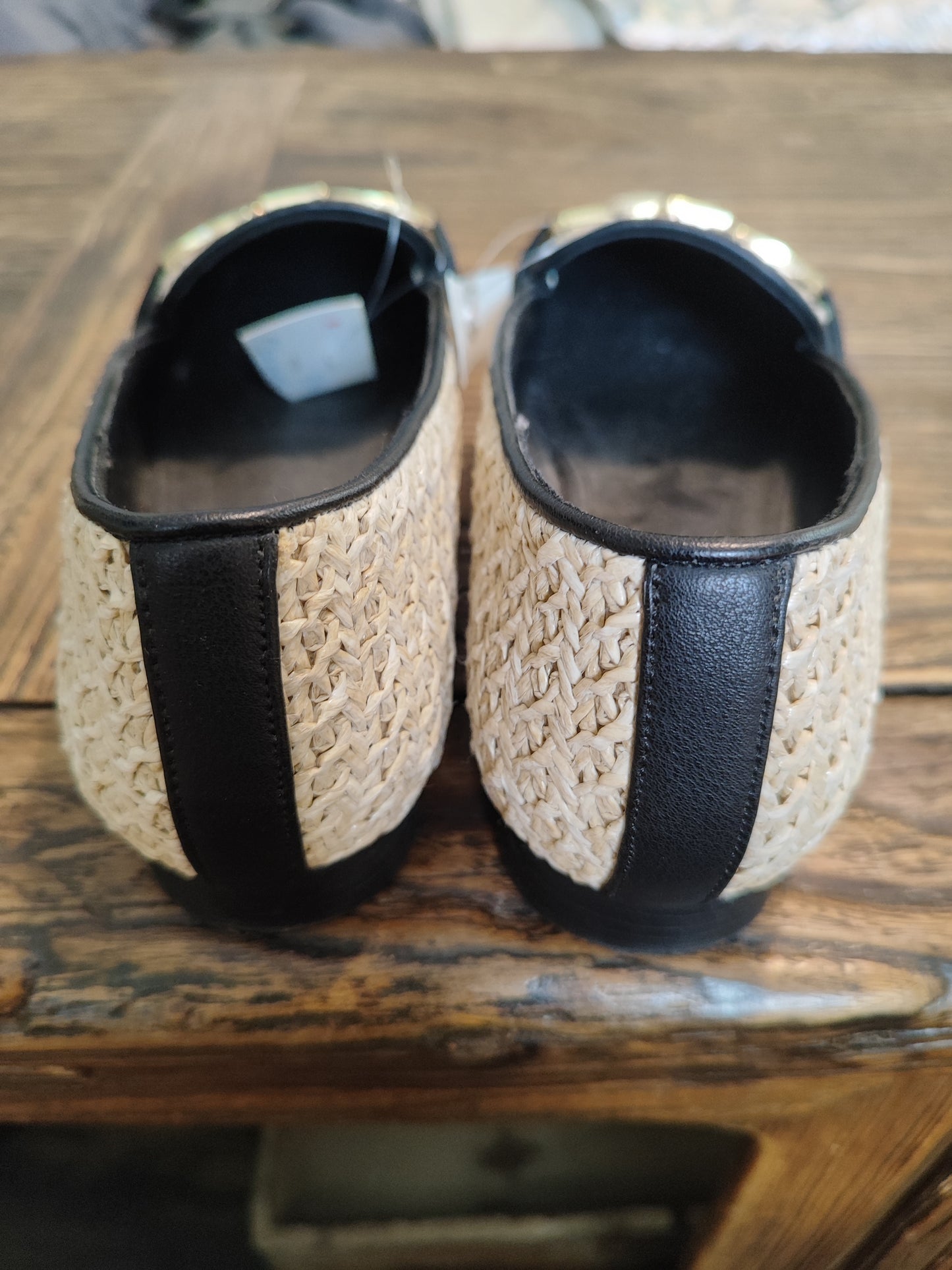 נעליי מוקסינים קרם בתוספת אבזם .NINE WEST