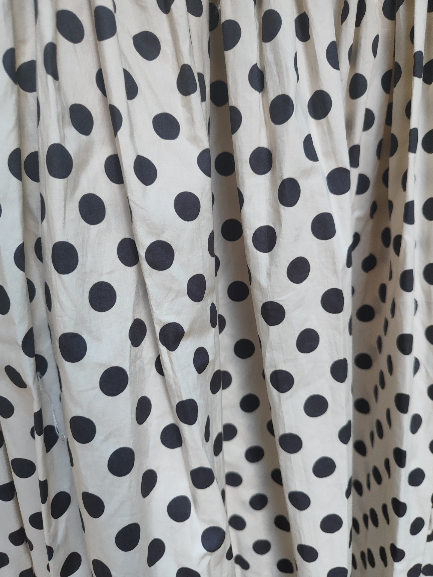 ZARA חצאית עיגולים חו\מים על רקע קרם בחגורת גומי מכווצת