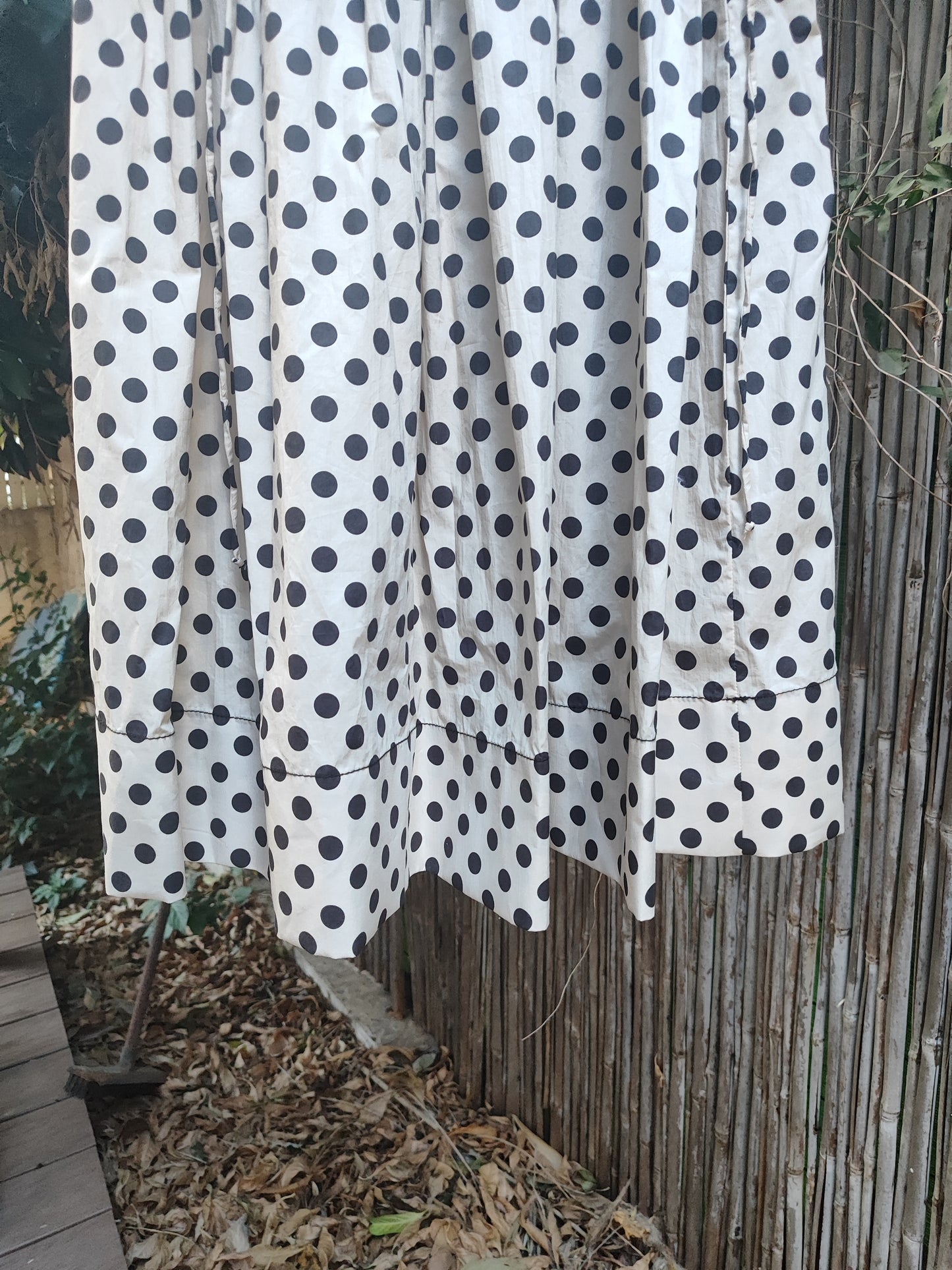 ZARA חצאית עיגולים חו\מים על רקע קרם בחגורת גומי מכווצת