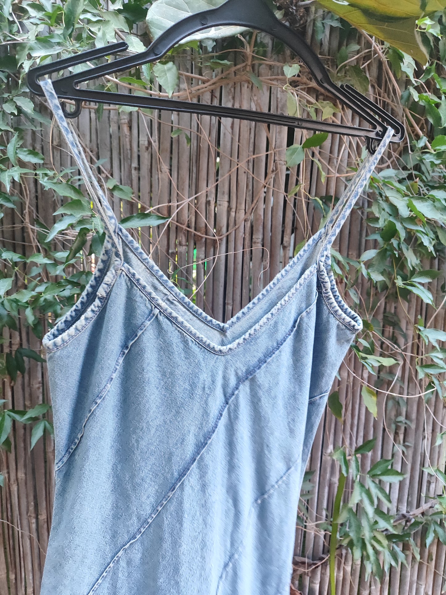 שמלה ג'ינס כחולה כתפיות דקות תפורה אלכסונים.ZARA
