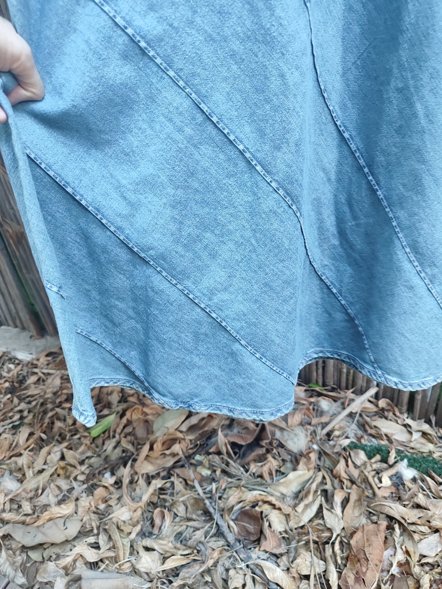 שמלה ג'ינס כחולה כתפיות דקות תפורה אלכסונים.ZARA