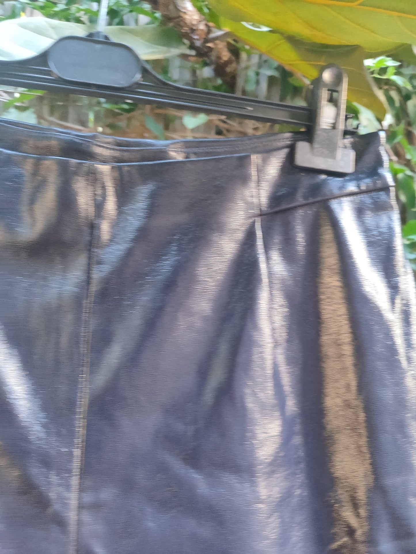 .מכנסיים קצרים שחורים אלטנטיים . דמוי עור .ZARA