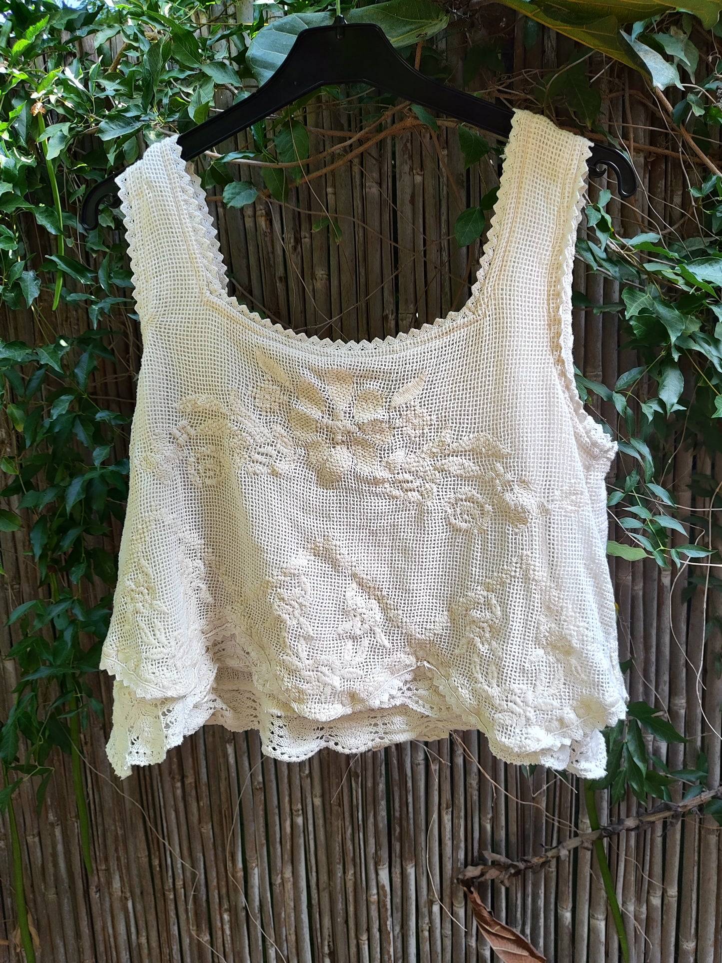 גופית קרושה קרופ רקומה על רשת רבועים קטנים.ZARA